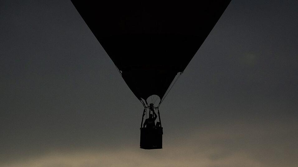 Der Ballon wurde in eine Stromleitung getrieben. (Symbolbild)