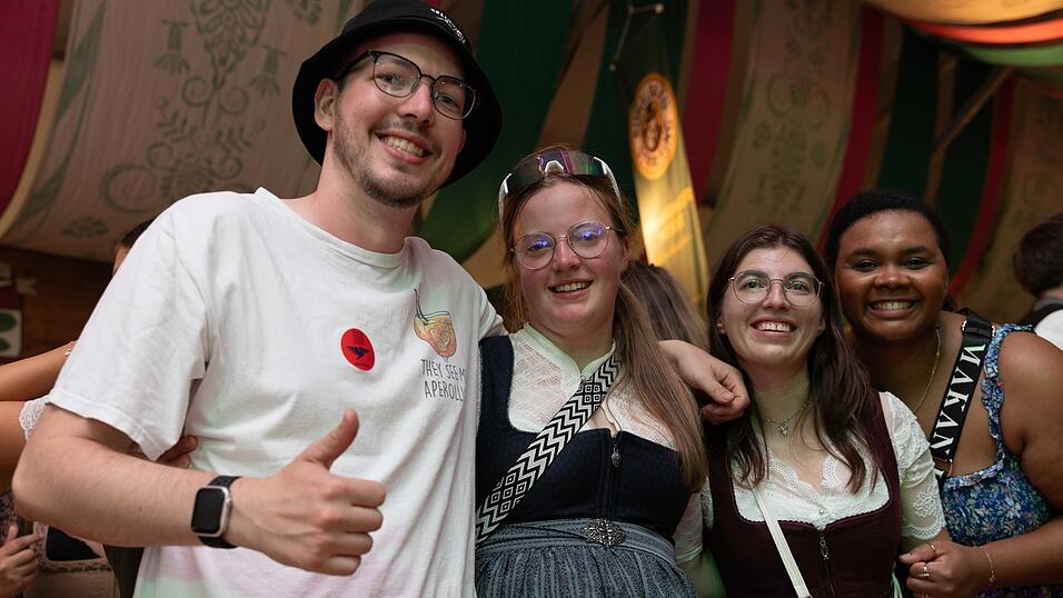 Die Partybilder vom Samstag, 8. August, aus dem Festzelt Weckmann. Die Partybilder vom Samstag, 8. August, aus dem Festzelt Weckmann.