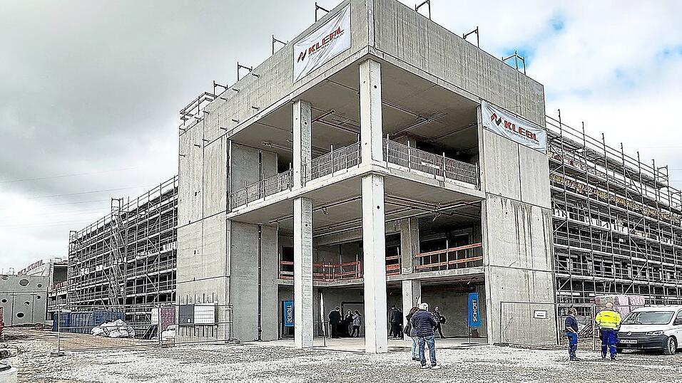 Im Gewerbegebiet Landshut-M&uuml;nchnerau entsteht aktuell das neue Kompetenzzentrum des Technologiekonzerns Schott, in dem die Landshuter Werke des Unternehmens zusammengef&uuml;hrt werden sollen.