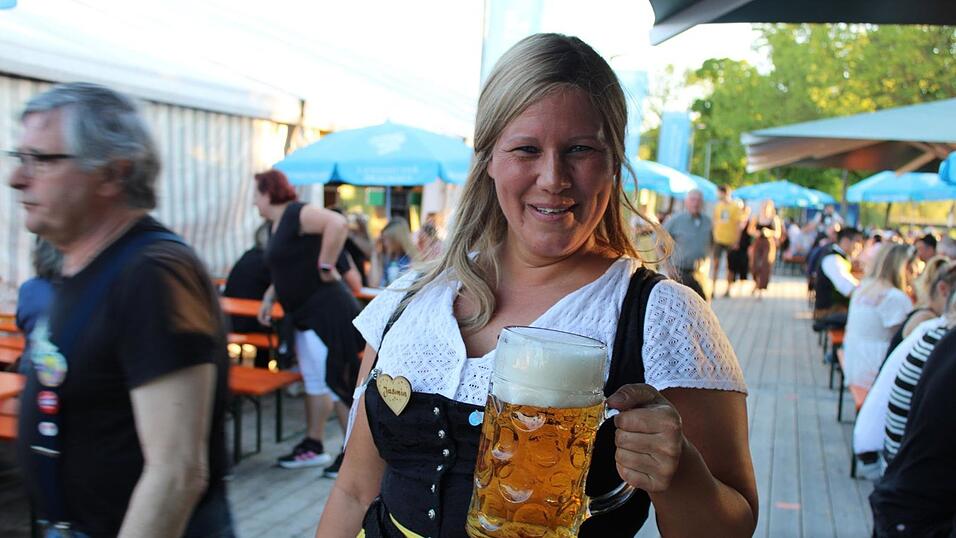Reichlich s&uuml;ffiges Dult-Bier durfte freilich nicht fehlen.
