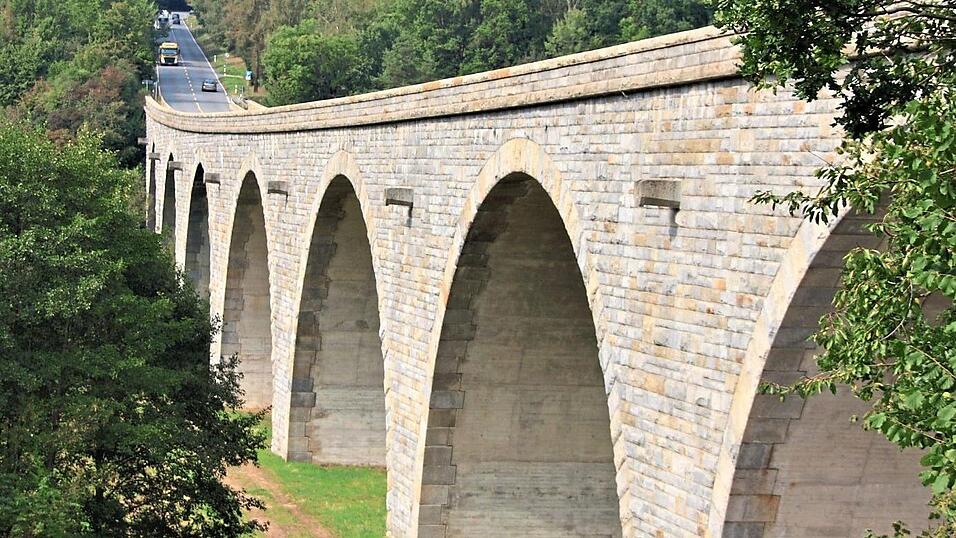 Wie geht es weiter mit der Riedbachbr&uuml;cke? Am Montag informieren Vertreter des Staatlichen Bauamts Passau die Viechtacher Stadtr&auml;te.