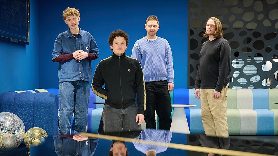 Die markante Stimme des Leadsängers Vincent Waizenegger (2.v.l0.) steht im Fokus. (Archivbild) Die markante Stimme des Leadsängers Vincent Waizenegger (2.v.l0.) steht im Fokus. (Archivbild)