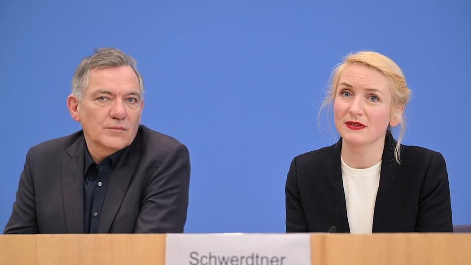 Die Linkenvorsitzenden Jan van Aken und Ines Schwerdtner gehen auf Distanz zu einem Beschluss des eigenen Jugendverbands zu Israel. (Archivbild) Die Linkenvorsitzenden Jan van Aken und Ines Schwerdtner gehen auf Distanz zu einem Beschluss des eigenen Jugendverbands zu Israel. (Archivbild)