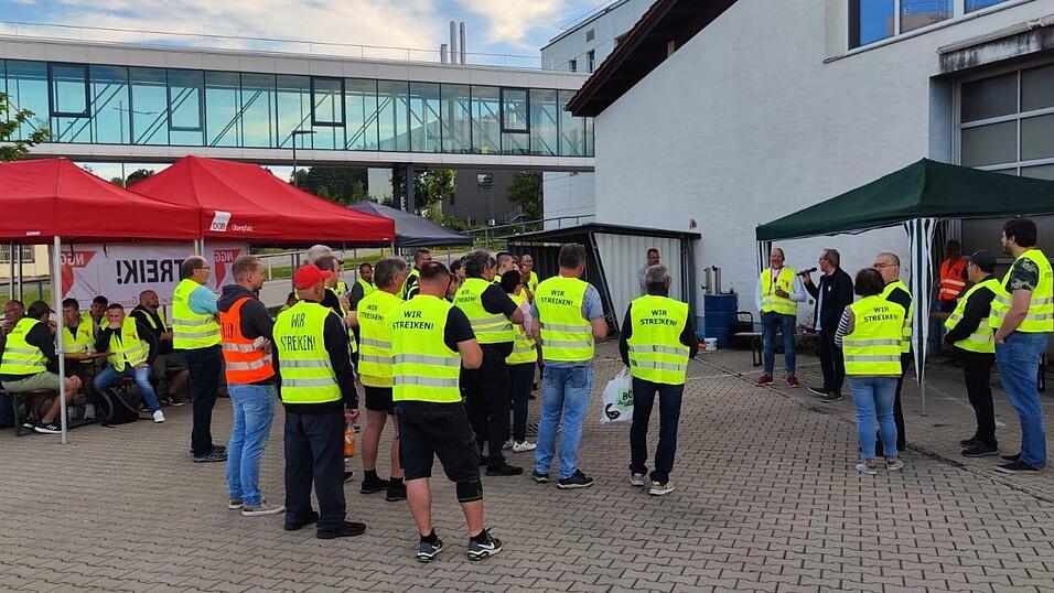 Acht Stunden war die Frühschicht am Samstag im Streik. Acht Stunden war die Frühschicht am Samstag im Streik.
