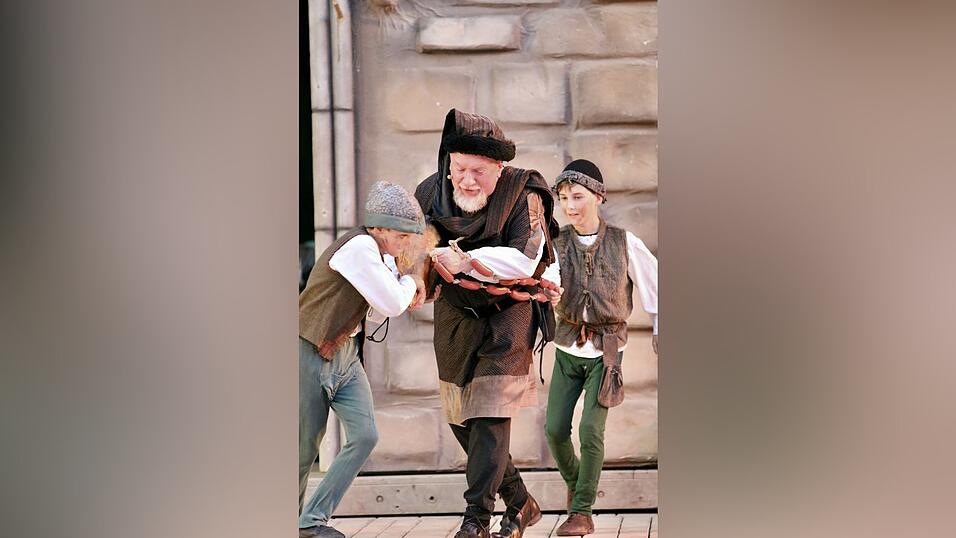 Eindr&uuml;cke von der Gruppe 'blau', die am Freitagabend die Drachenstich-Premiere gespielt hat.