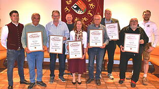 Die Ehrenmitglieder (v.l.): TSV-Vorsitzender Christian Hermann, Heinz Renner, Rudi Kegel, Raimund Westermeier, Edda Parchatka, Franz Krammer, Gottfried Rieger, Herbert Pischulti und TSV-Vize Michael Obermeier. Die Ehrenmitglieder (v.l.): TSV-Vorsitzender Christian Hermann, Heinz Renner, Rudi Kegel, Raimund Westermeier, Edda Parchatka, Franz Krammer, Gottfried Rieger, Herbert Pischulti und TSV-Vize Michael Obermeier.