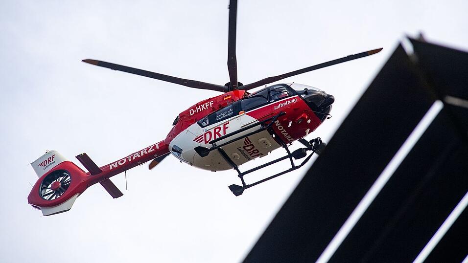 Ein Rettungshubschrauber ist auf der Autobahn gelandet. (Symbolbild) Ein Rettungshubschrauber ist auf der Autobahn gelandet. (Symbolbild)
