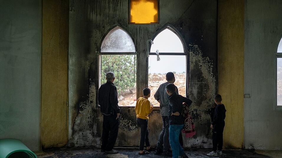 Vergangene Woche setzten radikale Siedler im Westjordanland palästinensischen Berichten zufolge eine Moschee in Brand. (Archivbild) Vergangene Woche setzten radikale Siedler im Westjordanland palästinensischen Berichten zufolge eine Moschee in Brand. (Archivbild)