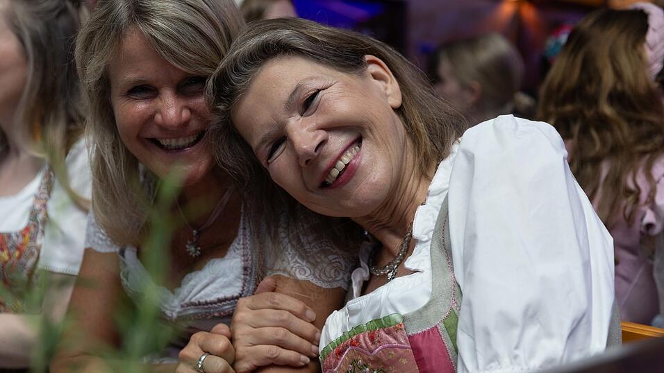 Die Partybilder vom Samstag, 8. August, aus dem Festzelt Wenisch. Die Partybilder vom Samstag, 8. August, aus dem Festzelt Wenisch.