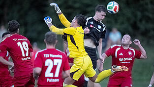 In der f&uuml;nften Minute der Nachspielzeit glich Landau durch Joker Philipp Liegl (im schwarzen Trikot) zum 3:3 aus und rettete damit die Bergst&auml;dter das Elfmeterschie&szlig;en.