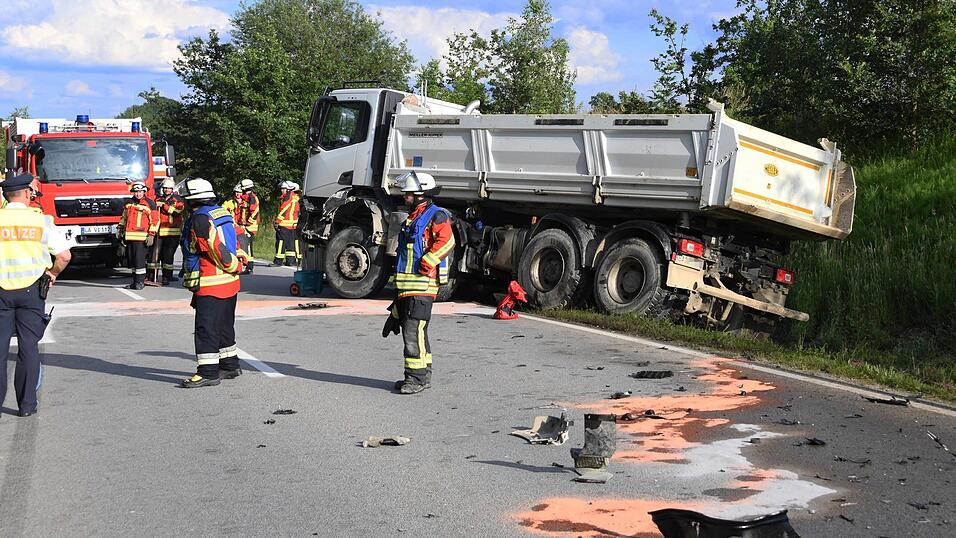 Bei dem Unfall verletzten sich drei Personen, einschließlich der Unfallverursacherin.