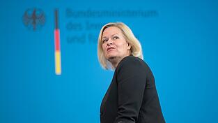 Die SPD-Bundesinnenministerin Nancy Faeser steht in der Kritik. Die ihr unterstehende Heimatabteilung