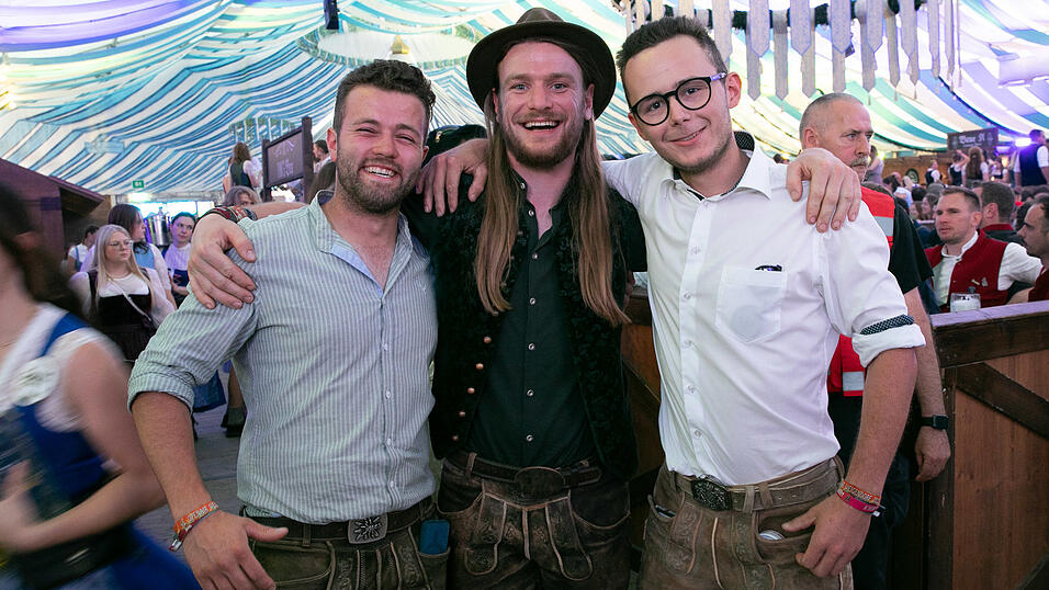 Die Partybilder vom Montag, 11. August, aus dem Festzelt Wenisch. Die Partybilder vom Montag, 11. August, aus dem Festzelt Wenisch.