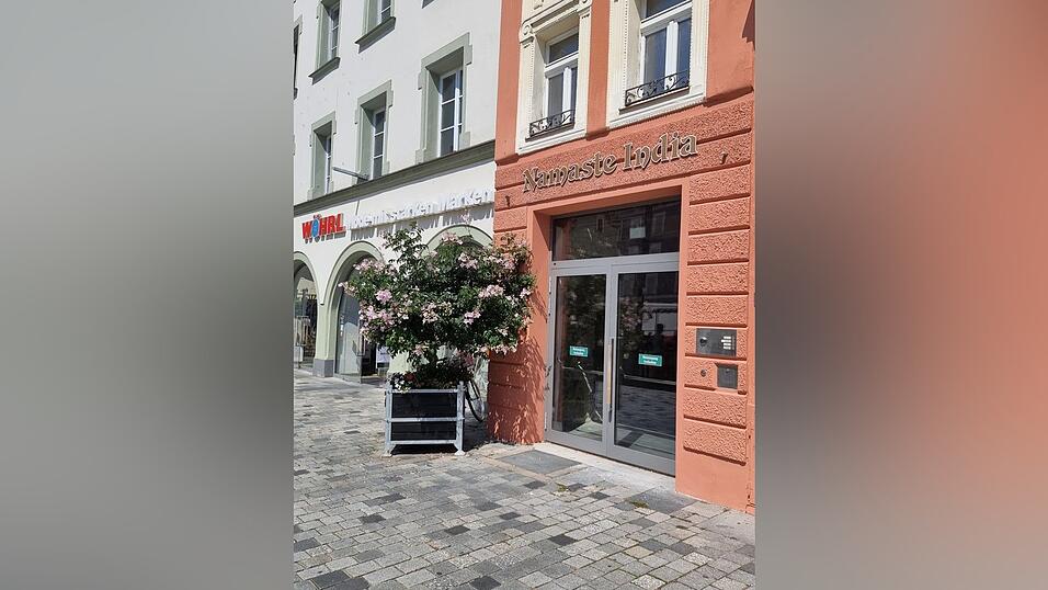 Der Schriftzug des neuen Restaurants ist bereits auf seinem neuen Platz montiert. Der Schriftzug des neuen Restaurants ist bereits auf seinem neuen Platz montiert.