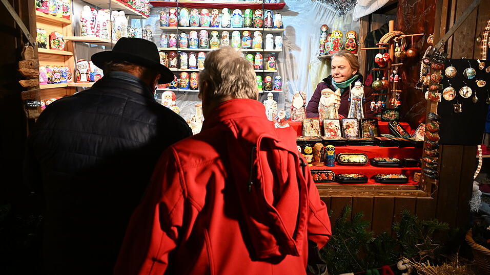 In Regensburg wurde am Freitagabend der Romantische Weihnachtsmarkt auf Schloss Thurn und Taxis eröffnet. In Regensburg wurde am Freitagabend der Romantische Weihnachtsmarkt auf Schloss Thurn und Taxis eröffnet.