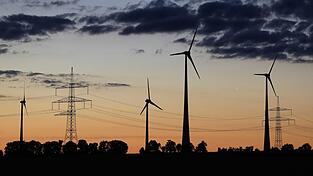 Bayerns Verwaltungsgerichte m&uuml;ssen sich immer h&auml;ufiger mit Windkraftanlagen besch&auml;ftigen. (Symbolbild)