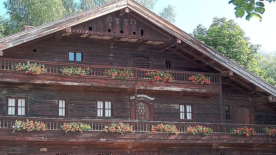 Im Freilichtmuseum Massing stehen - wie in seinem Pendant in Finsterau - historisch wertvolle Geb&auml;ude aus der ganzen Region.