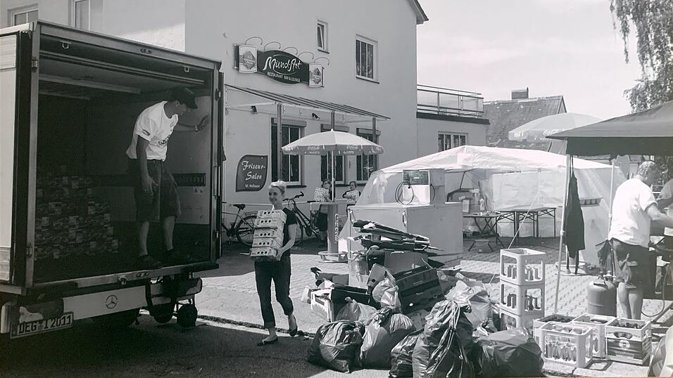 Hunderte Helfer k&uuml;mmerten sich &uuml;ber Wochen im Restaurant Mund-Art nach dessen Spendenaktion f&uuml;r die Hochwasseropfer darum, das die Tonnen an Lebensmitteln und Hilfsg&uuml;tern, die aus ganz Deutschland geschickt wurden, verteilt werden.