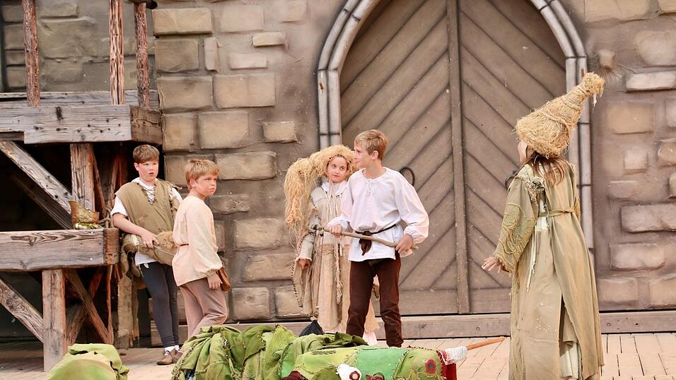 Eindr&uuml;cke von der Gruppe 'blau', die am Freitagabend die Drachenstich-Premiere gespielt hat.