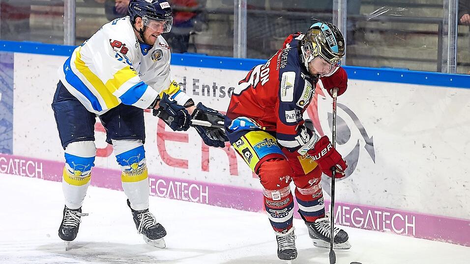 Der Deggendorfer SC um Dylan Jackson (in Rot) war am Freitag bei den Erding Gladiators gefordert.