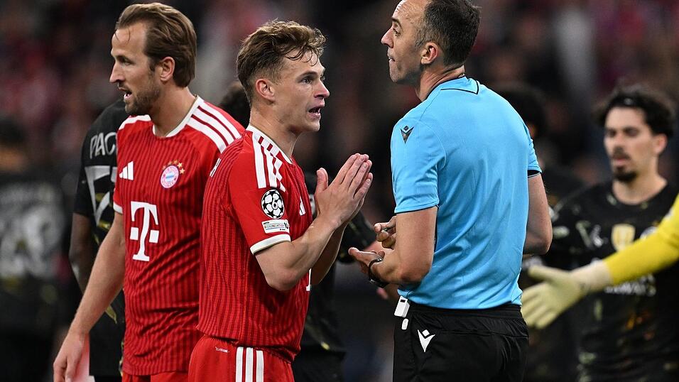 Kimmich reklamiert bei Schiedsrichter Pinheiro.