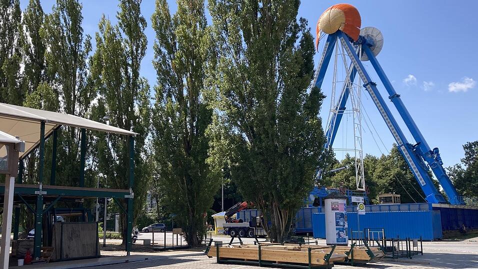 Die Abbauarbeiten laufen noch. Bis der Hagen wieder als Parkplatz zur Verfügung steht, Die Abbauarbeiten laufen noch. Bis der Hagen wieder als Parkplatz zur Verfügung steht,