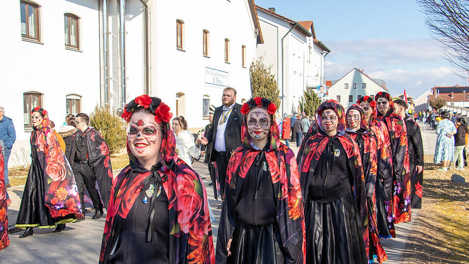 Am Samstag fand der Faschingsumzug in Otzing (Kreis Deggendorf) statt. Am Samstag fand der Faschingsumzug in Otzing (Kreis Deggendorf) statt.