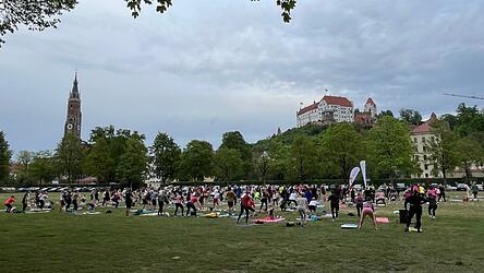 Zum Auftakt in die &bdquo;Fit im Park&ldquo;-Saison 2026 kamen rund 230 Sportler auf die Ringelstecherwiese.