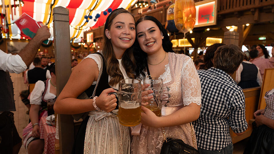 Die Partybilder vom Freitag, 18. August 2023, aus dem Festzelt Krönner. Die Partybilder vom Freitag, 18. August 2023, aus dem Festzelt Krönner.