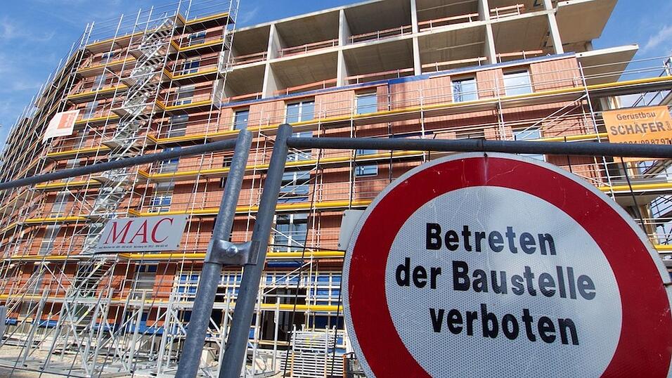 Bezahlbare Wohnungen sind vielerorts Mangelware. Die SPD erhebt nun Vorwürfe gegen die Staatsregierung. (Archivfoto)
