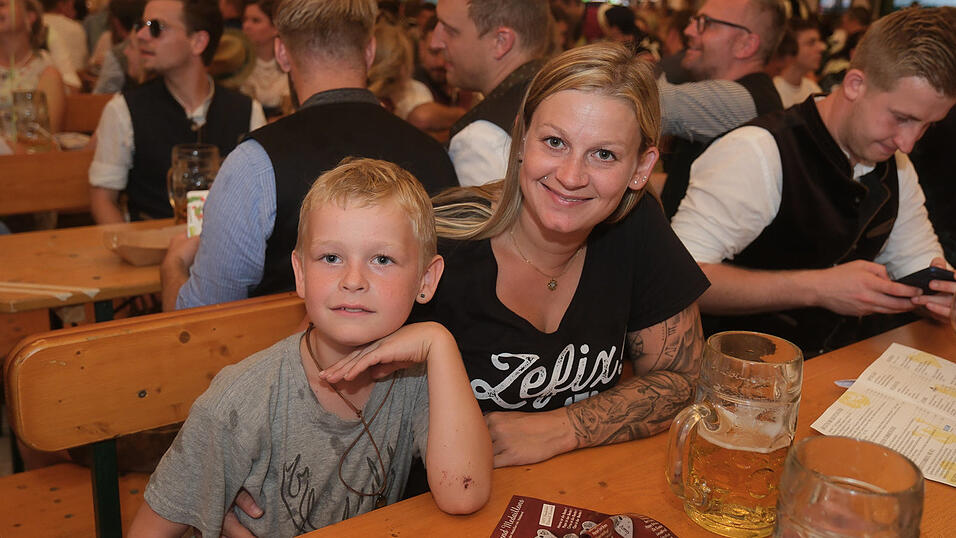 Die Partybilder vom Dienstag, 15. August 2023, aus dem Festzelt Nothaft. Die Partybilder vom Dienstag, 15. August 2023, aus dem Festzelt Nothaft.