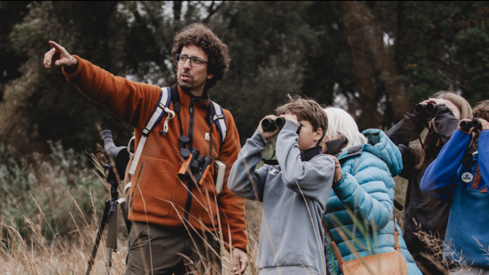 Philipp Herrmann ist Ornithologe und arbeitet als Gebietsbetreuer. Er ist auch regelm&auml;&szlig;ig bei F&uuml;hrungen unterwegs.