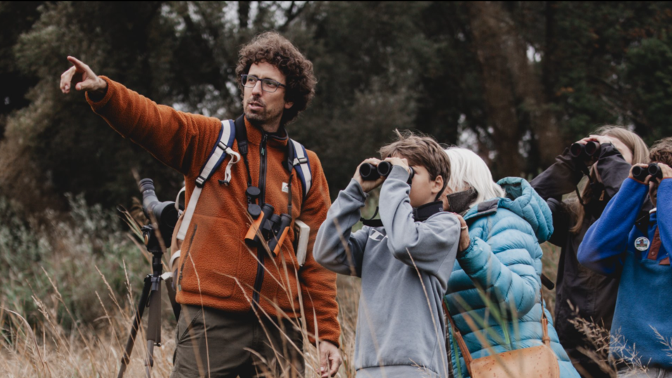 Philipp Herrmann ist Ornithologe und arbeitet als Gebietsbetreuer. Er ist auch regelmäßig bei Führungen unterwegs. Philipp Herrmann ist Ornithologe und arbeitet als Gebietsbetreuer. Er ist auch regelmäßig bei Führungen unterwegs.