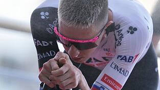 Tadej Pogacar muss nach einem Sturz bei der Vuelta aufgeben. (Archivbild) Tadej Pogacar muss nach einem Sturz bei der Vuelta aufgeben. (Archivbild)