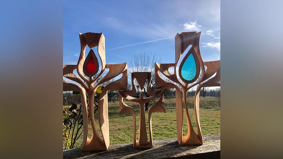Peter M&uuml;hl verarbeitet heimisches Holz aus dem Bayerischen Wald in Kunstwerke.