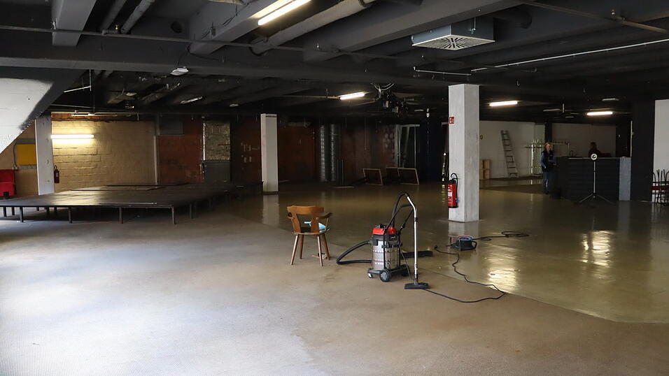 Noch ein Rohjuwel: Der Konzertsaal des Paul-Theaters verhei&szlig;t gro&szlig;z&uuml;gig Platz, gute Akustik und Thekeninfrastruktur, um 300 bis 400 Leute bei Veranstaltungen zu versorgen. Die Renovierungsarbeiten laufen.