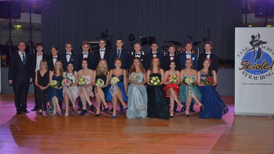 Die Bilder vom Abschlussball der Tanzschule Seidel in der Fraunhofer-Halle am 28. November. Die Bilder vom Abschlussball der Tanzschule Seidel in der Fraunhofer-Halle am 28. November.