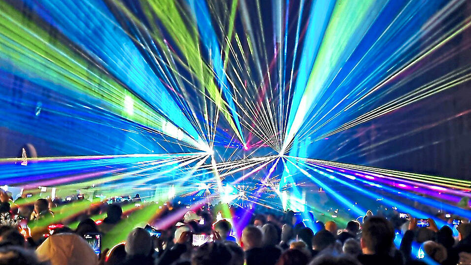Die Lasershow l&auml;uft ab Punkt Mitternacht.