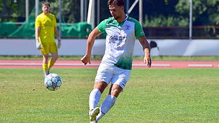 Alexander Sperl rettete mit seinem Tor zum 1:1 seinen Deggendorfern im Derby in K&uuml;nzing noch einen Punkt.