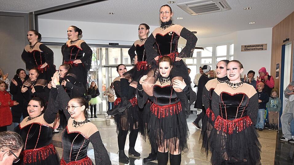 Die TolleShowGei zeigte eine sportliche und spritzige Choreographie.