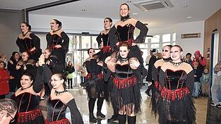 Die TolleShowGei zeigte eine sportliche und spritzige Choreographie. Die TolleShowGei zeigte eine sportliche und spritzige Choreographie.