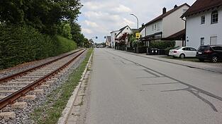 Die Industriestraße als Hauptzufahrt zum Gewerbegebiet Moosburg-Nord wird für sechs Wochen gesperrt. Die Industriestraße als Hauptzufahrt zum Gewerbegebiet Moosburg-Nord wird für sechs Wochen gesperrt.