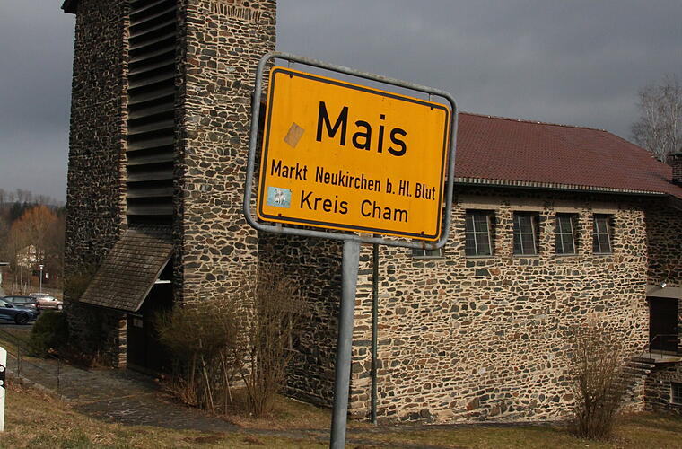 Das Wahllokal Mais, ein Ortsteil des Marktes Neukirchen beim Heiligen Blut. Das Wahllokal Mais, ein Ortsteil des Marktes Neukirchen beim Heiligen Blut.