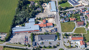 Auf dem Areal der ehemaligen Ziegelei sind heute verschiedene Mieter angesiedelt - von Autohändlern und Umzugsfirmen bis hin zu Bands, die dort Proberäume angemietet haben. Den kulturellen Treffpunkt gibt es dort schon seit Ende der 1990er Jahren. Auf dem Areal der ehemaligen Ziegelei sind heute verschiedene Mieter angesiedelt - von Autohändlern und Umzugsfirmen bis hin zu Bands, die dort Proberäume angemietet haben. Den kulturellen Treffpunkt gibt es dort schon seit Ende der 1990er Jahren.