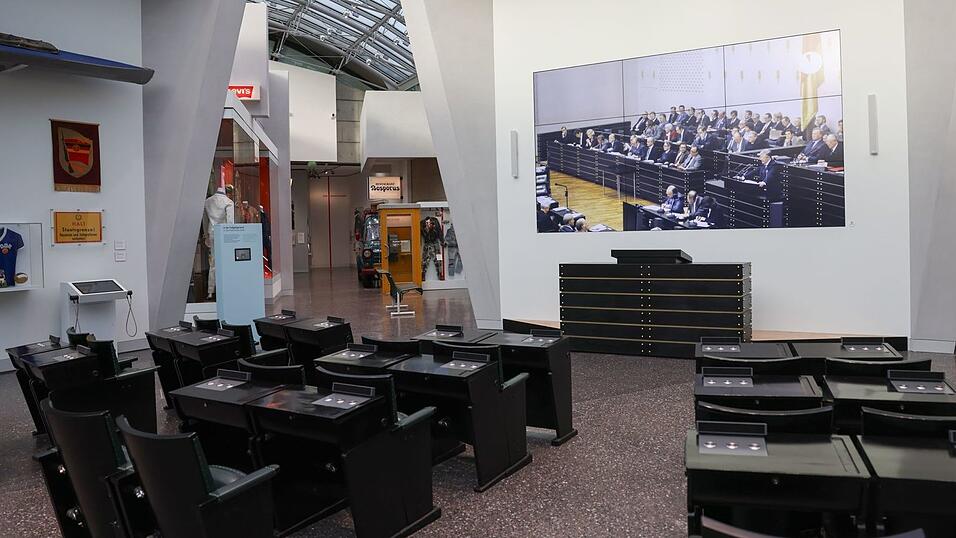Ein besonderes Highlight in der neuen Ausstellung sind die Möglichkeiten, Geschichte zu erleben - etwa Abstimmungen im Original-Bundestagsgestühl.