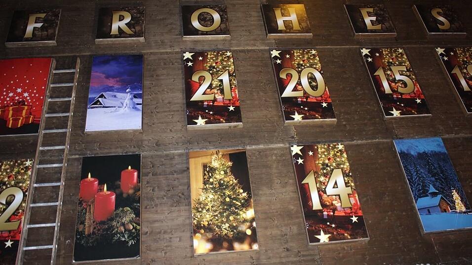 Der Christkindlmarkt und die Weihnachtspyramide geh&ouml;ren in der Adventszeit zu den beliebtesten Treffpunkten in Landshut.