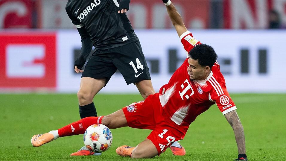Luis Díaz (r) wurde in der Champions League für drei Spiele gesperrt.