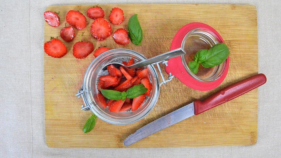 Chia-Pudding kann abwechslungsreich gestaltet werden &ndash; zum Beispiel mit diesen drei Rezepten.