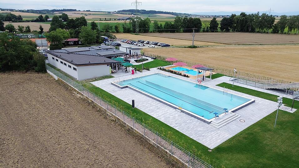 Das frisch sanierte Freibad Großköllnbach
