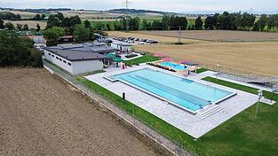 Das frisch sanierte Freibad Großköllnbach